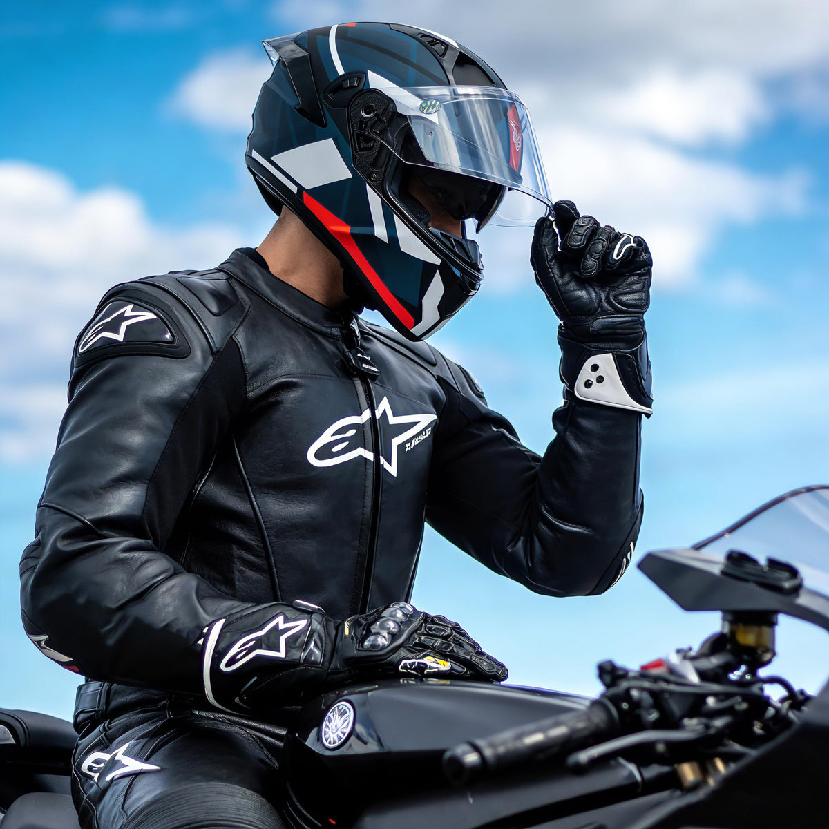 Full Face Dual Visor Motorcycle Helmet M635598